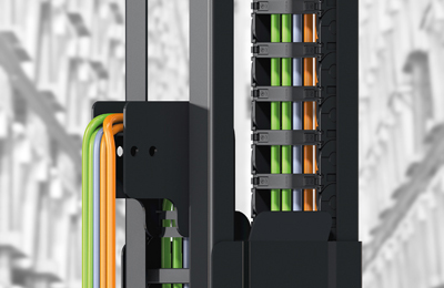 igus导槽引导拖链安静稳定运行，垂直运行速度达 7 米/秒