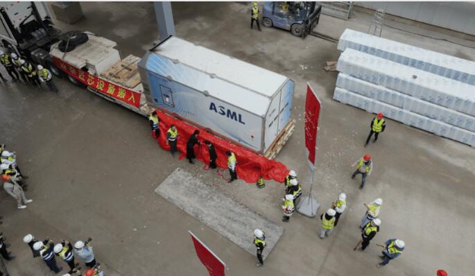 首台ASML光刻机已搬入上海，即将投产